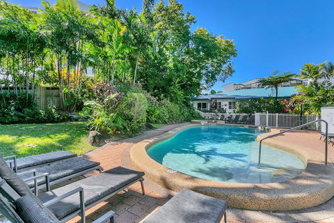 Roydon Beachfront Apartments - Accommodation Redcliffe 4