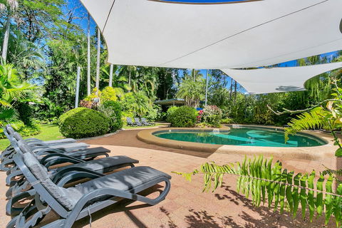 Roydon Beachfront Apartments - Accommodation Redcliffe 2