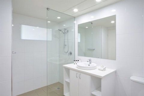 Beach Lodges - Accommodation Redcliffe 1