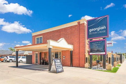 The Georgian Motor Lodge - Accommodation Redcliffe 2