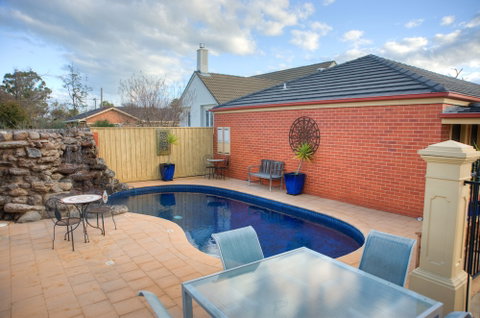 The Georgian Motor Lodge - Accommodation Redcliffe 4
