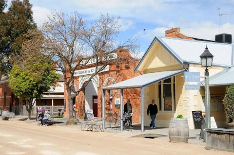 The Georgian Motor Lodge - Accommodation Redcliffe 1