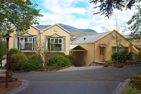 Quest Trinity House - Accommodation Redcliffe 0