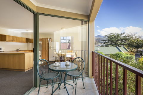 Quest Trinity House - Accommodation Redcliffe 3