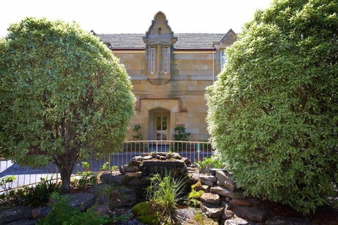 Quest Trinity House - Accommodation Redcliffe 1