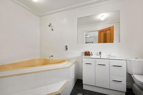 Quest Trinity House - Accommodation Redcliffe 6