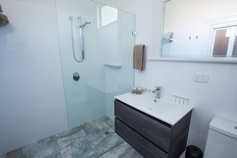 The Riversleigh - Accommodation Redcliffe 5