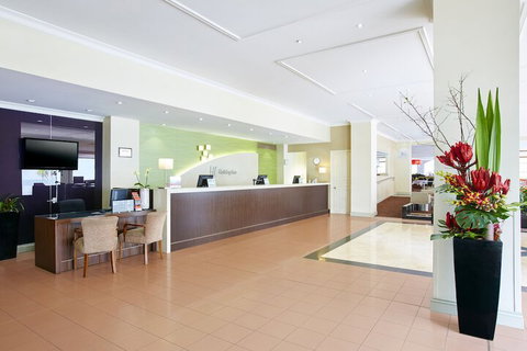 Holiday Inn Darling Harbour, An IHG Hotel - Accommodation Redcliffe 6
