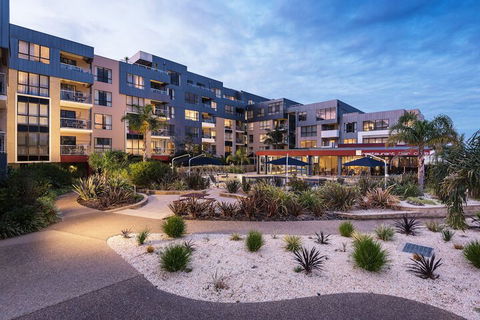 The Esplanade Resort And Spa - Accommodation Redcliffe 2