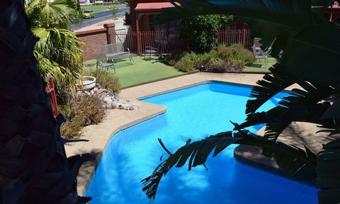 Early Australian Motor Inn - Accommodation Redcliffe 2