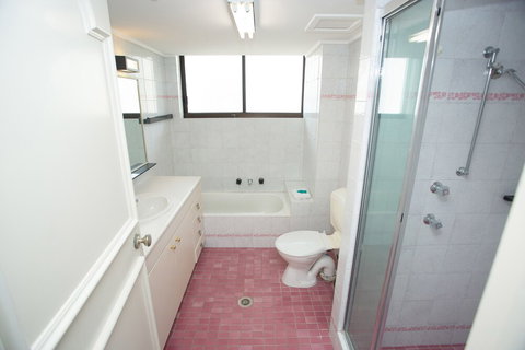 Imperial Surf Private Apartments - Accommodation Redcliffe 5