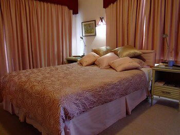 Kadina Bed & Breakfast - Accommodation Redcliffe 0