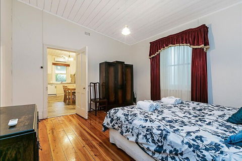 Treasured Memories Cottage - Accommodation Redcliffe 6