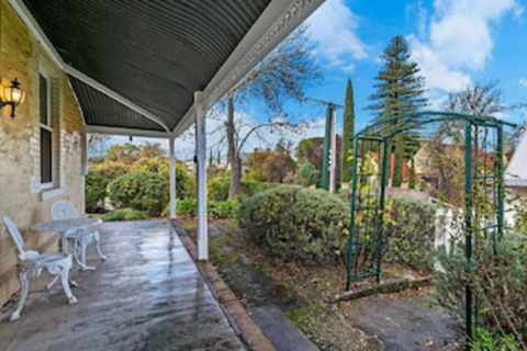 Treasured Memories Cottage - Accommodation Redcliffe 0