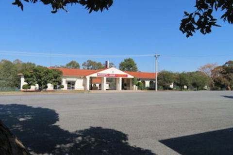 Bishops Lodge Narrandera - Accommodation Redcliffe 0