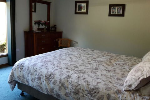 Eagles Roost Farmstay B & B - Accommodation Redcliffe 2