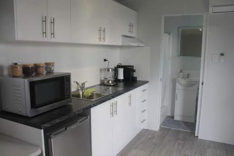 Ceespray On Owen - Accommodation Redcliffe 2