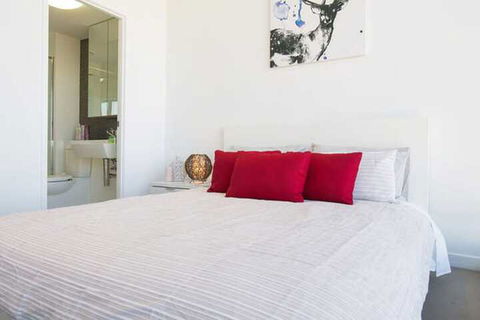 C3CBD Melbourne Apartment - Accommodation Redcliffe 6