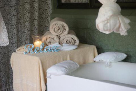 Chilverton Cottages & Restaurant - Accommodation Redcliffe 2