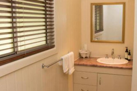 Chilverton Cottages & Restaurant - Accommodation Redcliffe 3