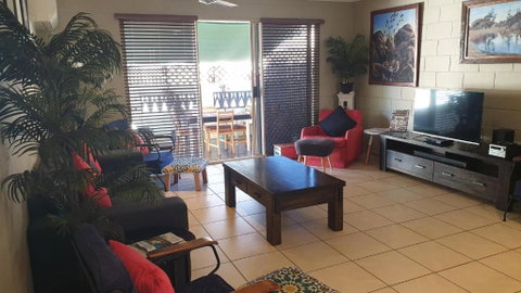 A City Retreat 2BR Apartment Reid Park Townsville - Accommodation Redcliffe 5