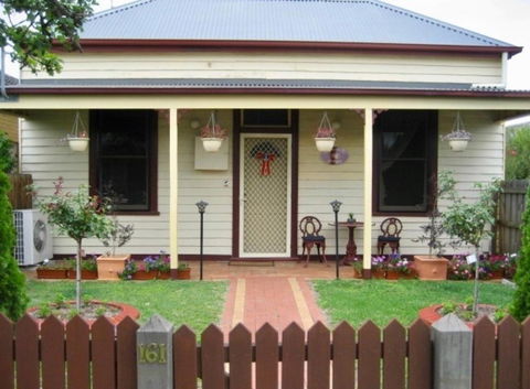 Bloomsbury Cottage - Accommodation Redcliffe 4