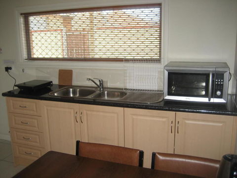 Bloomsbury Cottage - Accommodation Redcliffe 5