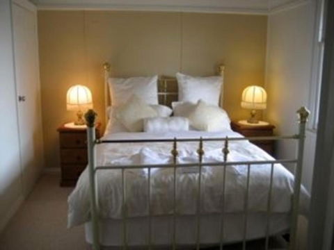 Bloomsbury Cottage - Accommodation Redcliffe 6