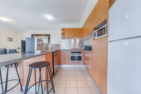 Oasis 26 - Accommodation Redcliffe 5