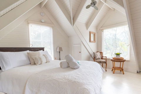 ARCADIA - The Barn Cottage & Rosehill Cottage - Accommodation Redcliffe 5