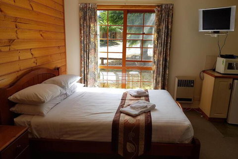 Cradle Chalet - Accommodation Redcliffe 7