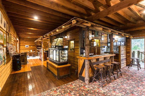 Cradle Chalet - Accommodation Redcliffe 3