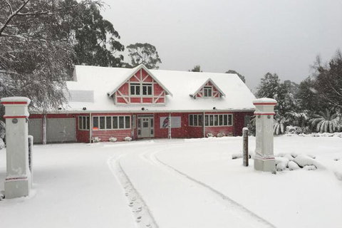 Cradle Chalet - Accommodation Redcliffe 6