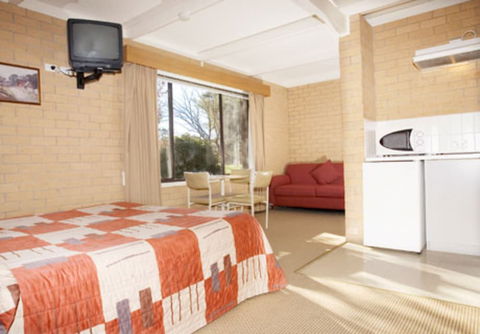 Yowani Country Club - Accommodation Redcliffe 0