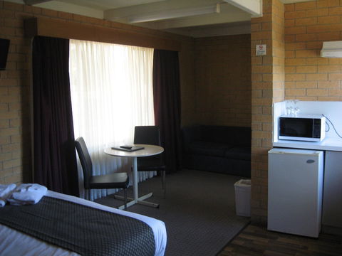 Yowani Country Club - Accommodation Redcliffe 4