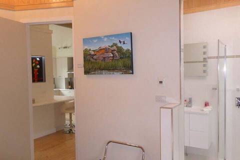 A Colourcity Apartments - Accommodation Redcliffe 3