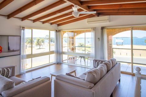 South Coast Retreat - Accommodation Redcliffe 2