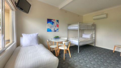 Corryong Hotel Motel - Accommodation Redcliffe 2