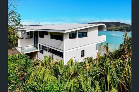 Waves 08 - Apartments - Accommodation Redcliffe 1