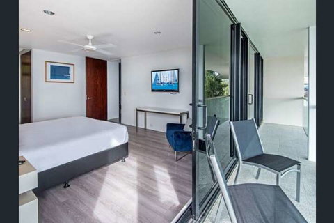 Waves 08 - Apartments - Accommodation Redcliffe 7