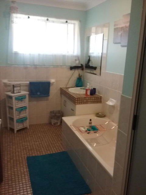 Cottage By The Bay - Accommodation Redcliffe 4