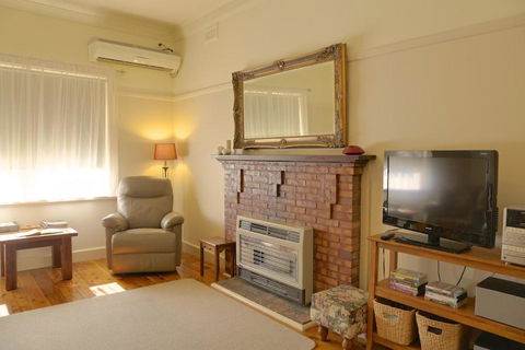 Holistic Haven - Accommodation Redcliffe 4