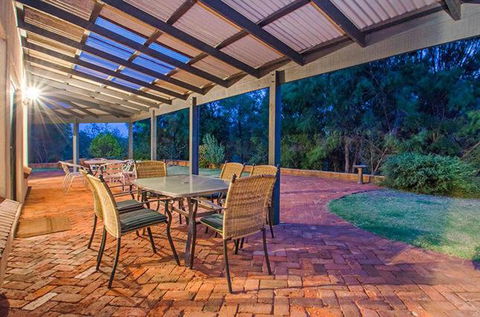 Yallingup Pet Friendly Bush Retreat - Accommodation Redcliffe 2