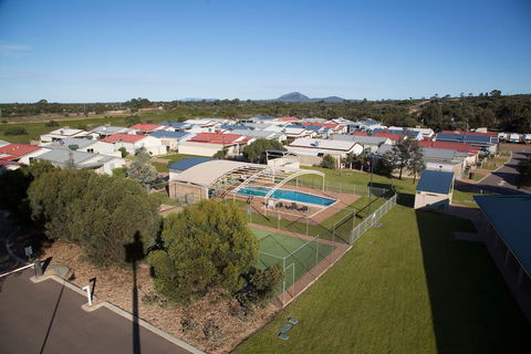 Wavecrest Village & Tourist Park - Accommodation Redcliffe 1