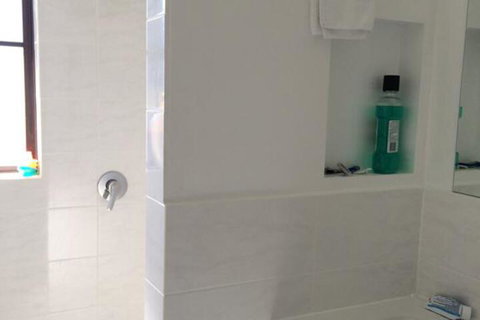 Maple Tree Cottage - Accommodation Redcliffe 3