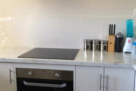 Maple Tree Cottage - Accommodation Redcliffe 2