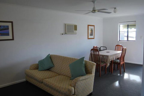 Maple Tree Cottage - Accommodation Redcliffe 6