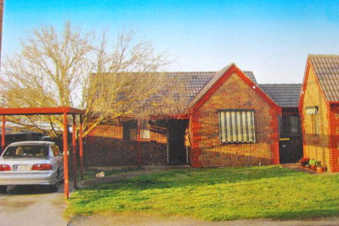 Maple Tree Cottage - Accommodation Redcliffe 1