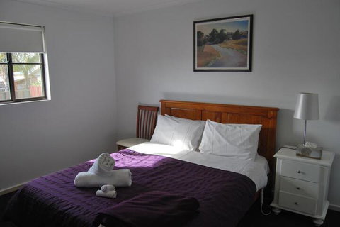 Maple Tree Cottage - Accommodation Redcliffe 0