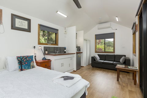 Mena Creek Flower House - Accommodation Redcliffe 5